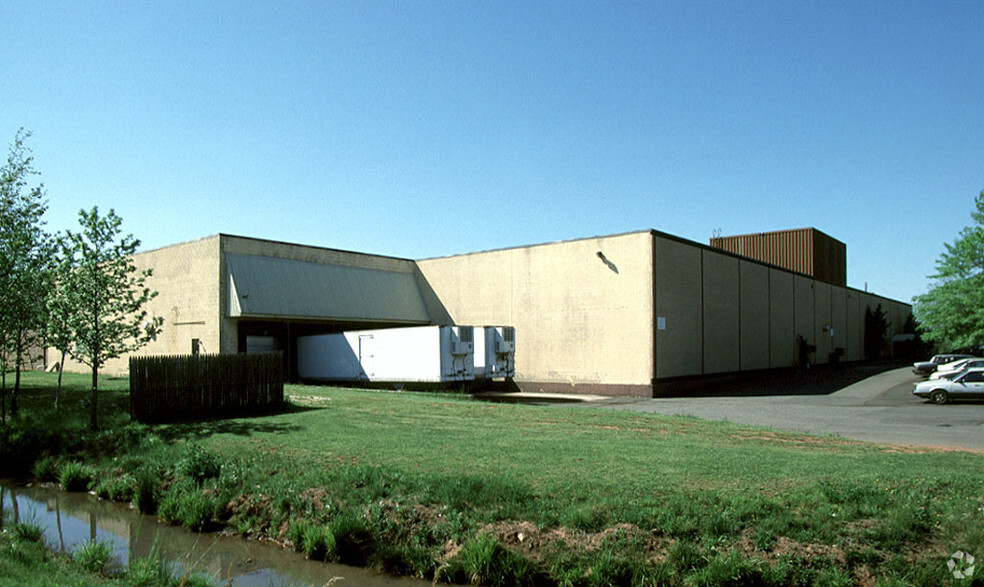 1200 Milik St, Carteret, NJ à louer - Photo de l’immeuble – Image 2 sur 7