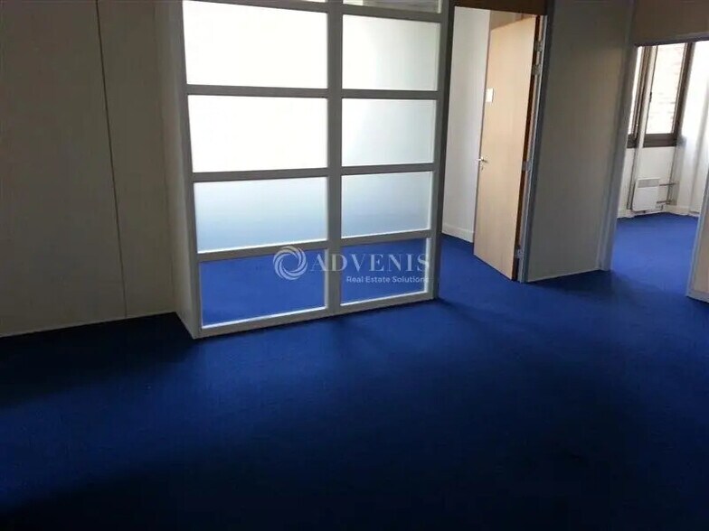 Bureau dans Croissy-Beaubourg à louer - Photo intérieure – Image 2 sur 7