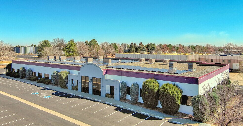 2021 Miller Dr, Longmont, CO à louer - Photo principale – Image 1 sur 18