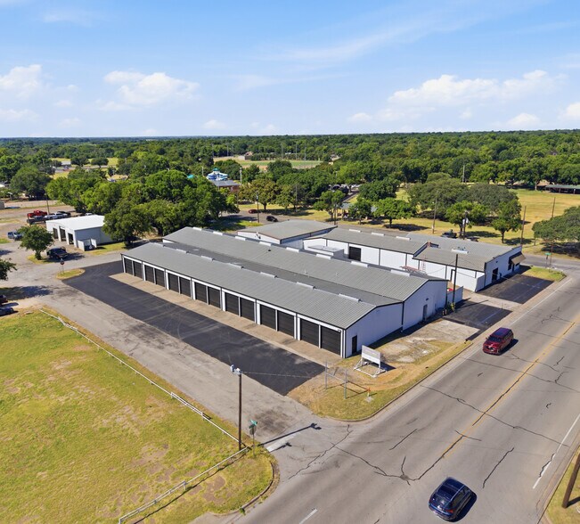 201 W Westhill Dr, Cleburne, TX à louer - Photo de l’immeuble – Image 2 sur 13