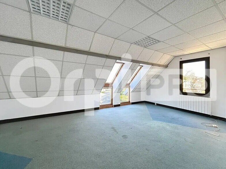 Bureau dans Clermont à louer - Photo de l’immeuble – Image 1 sur 3