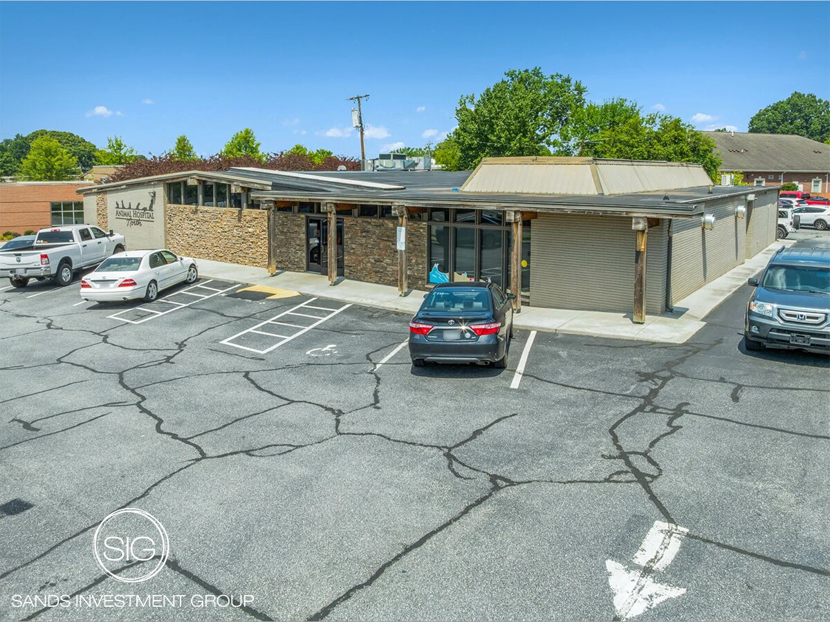 27 13th Ave NE, Hickory, NC à vendre Photo de l’immeuble– Image 1 sur 6
