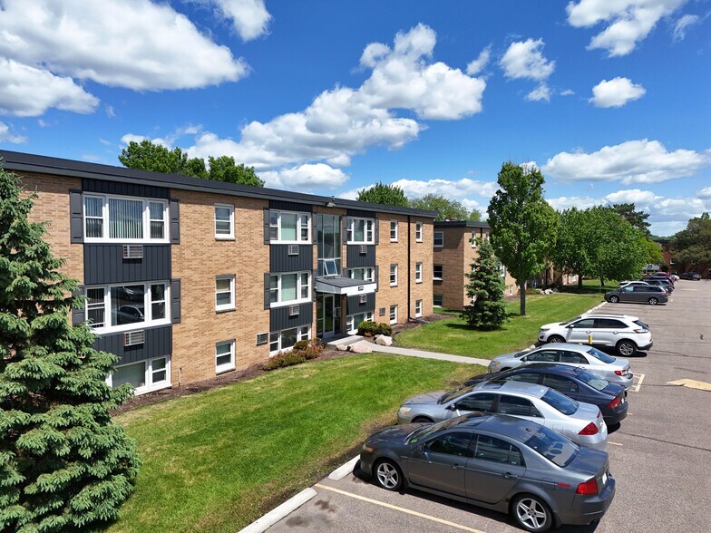 2376 Ariel St N, Saint Paul, MN à vendre - Photo de l’immeuble – Image 2 sur 12