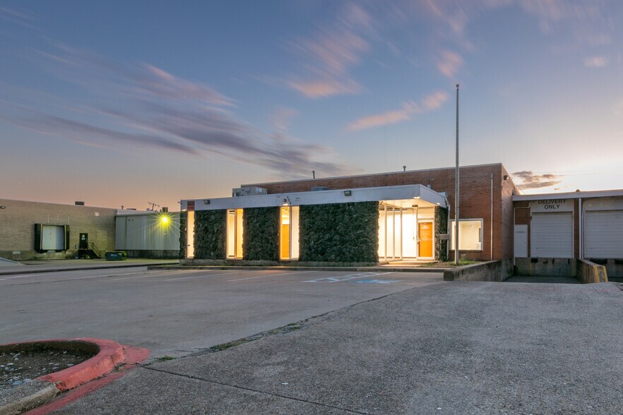 609 112th St, Arlington, TX à louer - Photo de l’immeuble – Image 2 sur 16