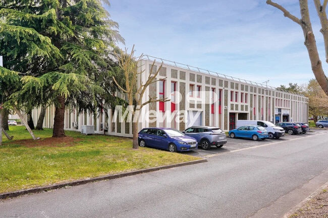 Plus de détails pour Local d'activités à louer