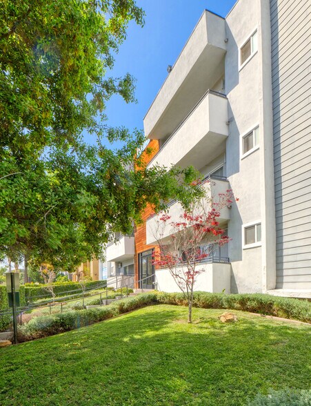5535 Carlton Way, Los Angeles, CA à vendre - Photo de l’immeuble – Image 3 sur 19