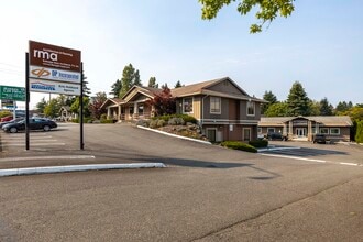 19944 Ballinger Way NE, Shoreline, WA à louer Photo de l’immeuble– Image 1 sur 4