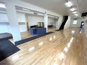 149 Maple St, Naugatuck, CT à vendre Photo intérieure– Image 2 sur 6