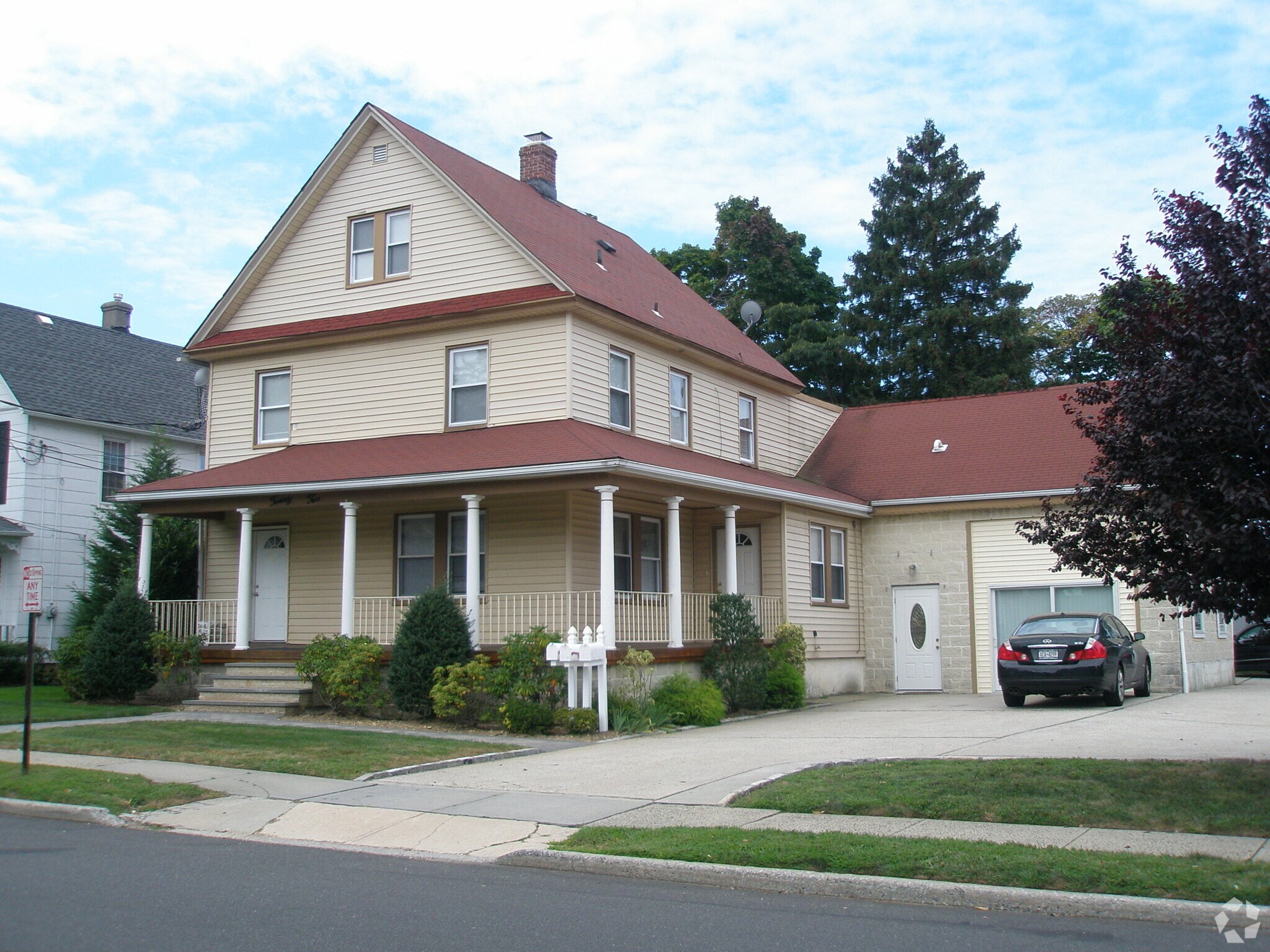 22 S Maryland Ave, Port Washington, NY à louer Photo de l’immeuble– Image 1 sur 11