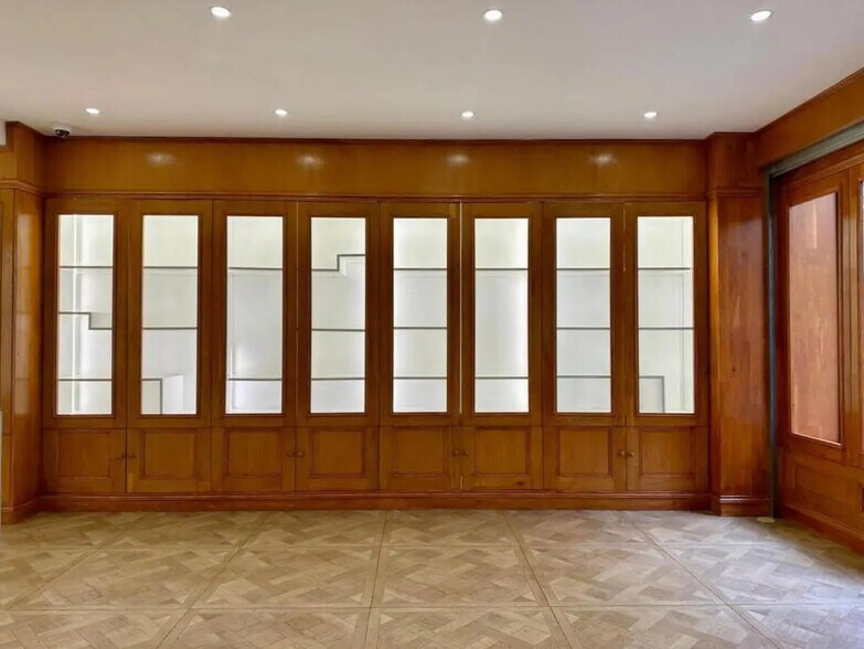 Local commercial dans Paris à louer - Photo de l’immeuble – Image 2 sur 7