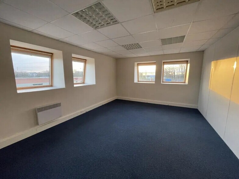 Bureau dans Évreux à louer - Photo de l’immeuble – Image 1 sur 7