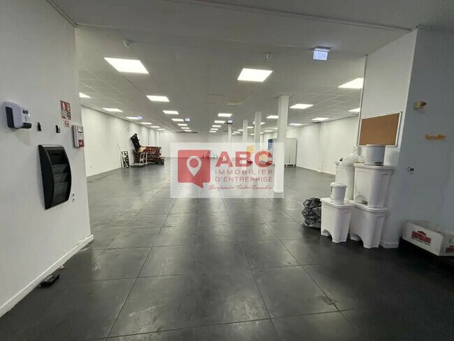 Plus de détails pour Local d’activités à vendre