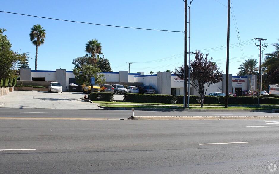 1595 W Foothill Blvd, Upland, CA à louer - Photo de l’immeuble – Image 3 sur 18