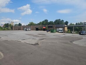 1551 S Wilcox Dr, Kingsport, TN à louer Photo intérieure– Image 2 sur 4