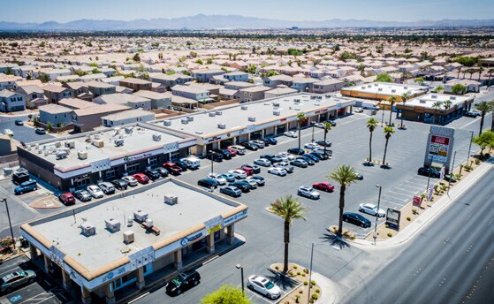 4226 S Durango Dr, Las Vegas, NV à louer - Photo de l’immeuble – Image 2 sur 7