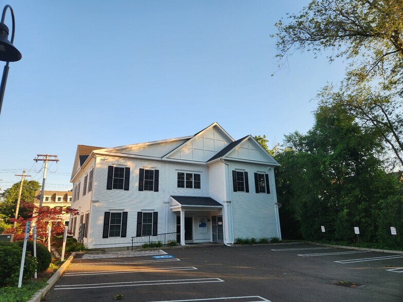 42 Cherry St, Milford, CT à louer - Photo intérieure – Image 2 sur 3