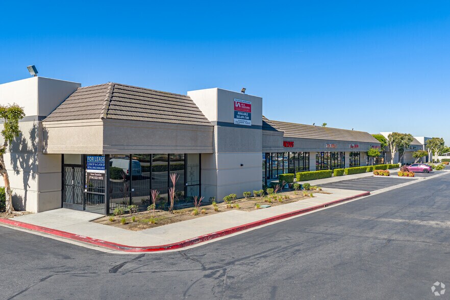 4433-4477 Holt Blvd, Montclair, CA à louer - Photo de l’immeuble – Image 1 sur 11