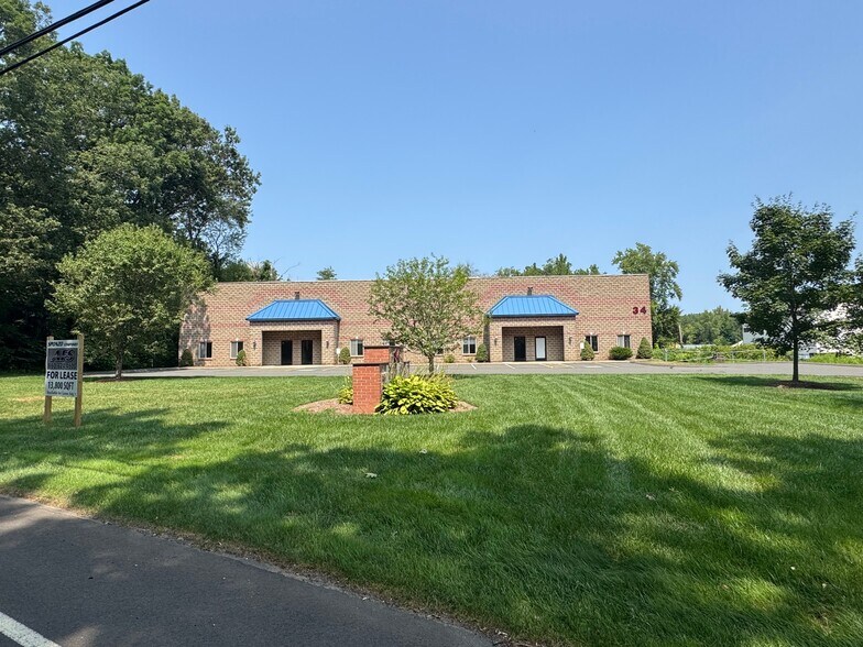 34 E Dudley Town Rd, Bloomfield, CT à louer - Photo de l’immeuble – Image 2 sur 17