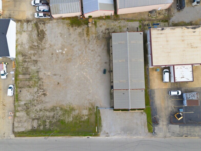 4611 Pinewood Rd, Louisville, KY à vendre - Photo de l’immeuble – Image 3 sur 9