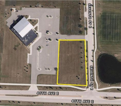 610 40th Avenue E, West Fargo, ND à vendre - Photo de l’immeuble – Image 2 sur 2