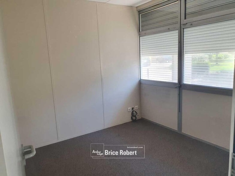 Bureau dans Bron à vendre - Photo intérieure – Image 2 sur 6