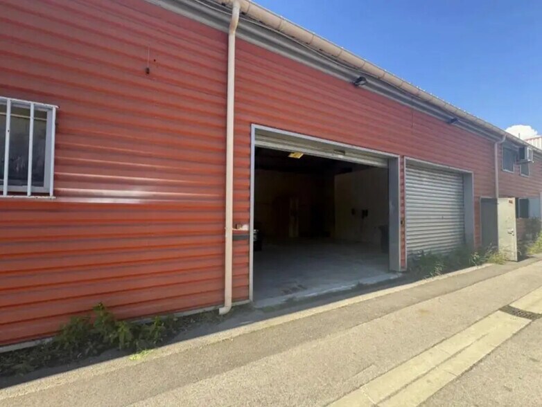 Local d’activités dans Aubagne à louer - Photo de l’immeuble – Image 1 sur 4