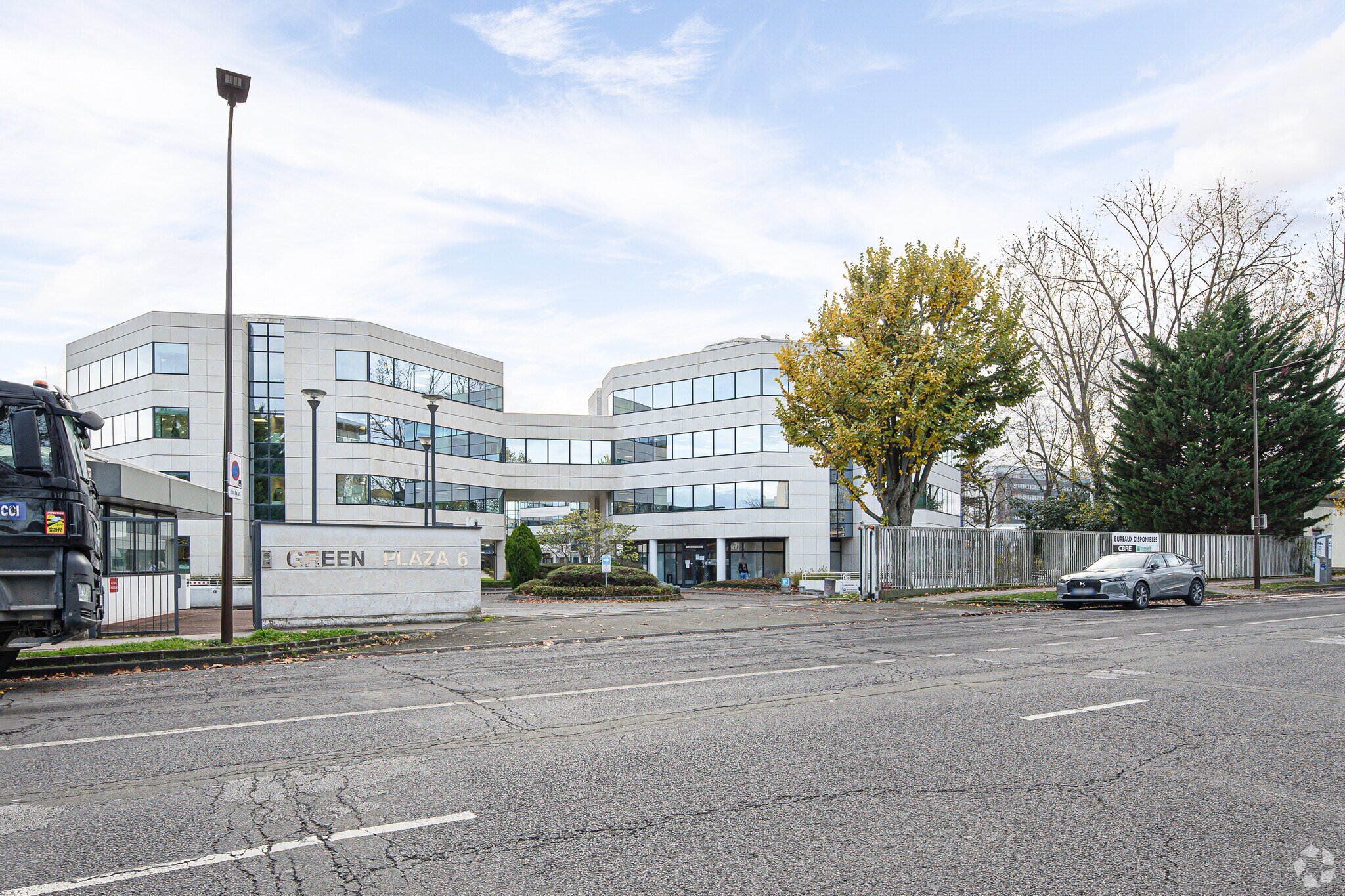 Bureau dans Vélizy-Villacoublay à louer Photo principale– Image 1 sur 3