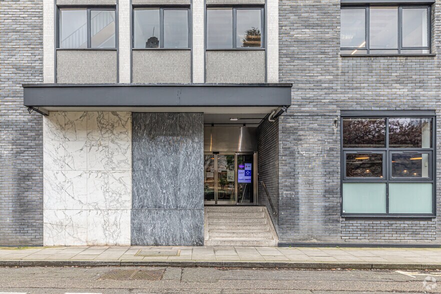 25 Luke St, Londres à louer - Photo de l’immeuble – Image 2 sur 10