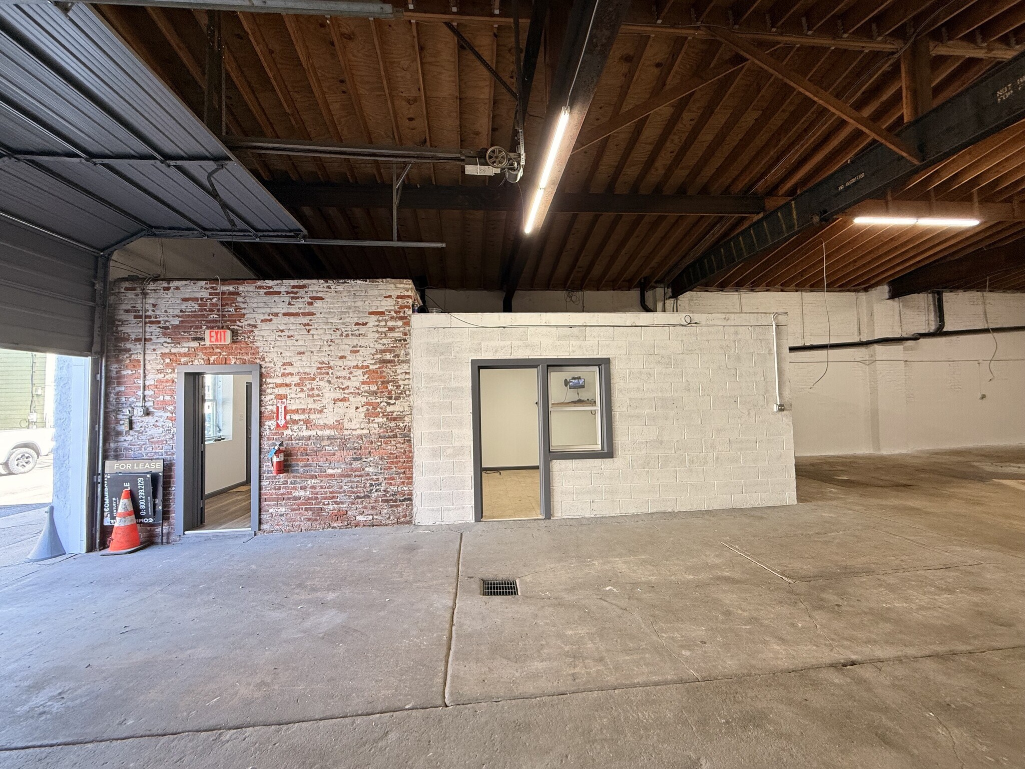 4547-4549 E Thompson St, Philadelphia, PA à louer Photo principale– Image 1 sur 20