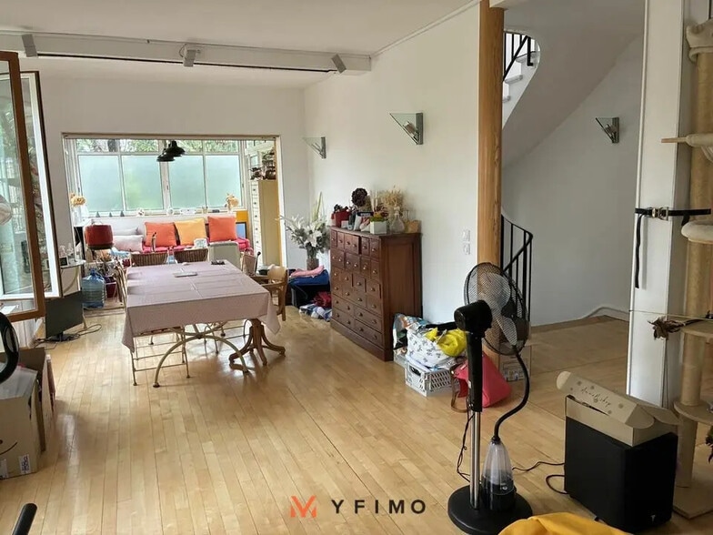 Bureau dans Mantes-la-Jolie à vendre - Photo de l’immeuble – Image 3 sur 6