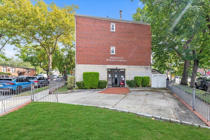 2815 Bayside Ln, Flushing, NY à vendre - Photo de l’immeuble – Image 2 sur 11