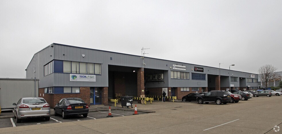 Blackthorne Rd, Slough à louer - Photo principale – Image 1 sur 4