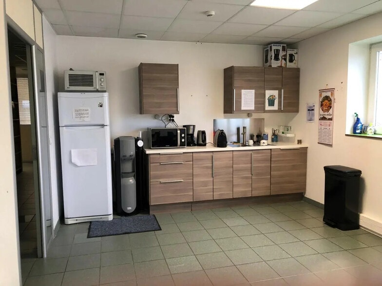 Bureau dans Houilles à louer - Photo de l’immeuble – Image 3 sur 5