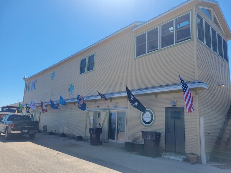 14277 Lake Ave, Grand Marais, MI à vendre - Photo de l’immeuble – Image 2 sur 14