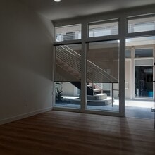 8217 Beverly Blvd, Los Angeles, CA à louer Photo intérieure– Image 2 sur 2