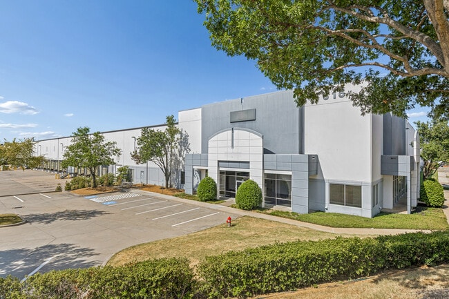 Plus de détails pour 615 Westport Pky, Grapevine, TX - Industriel/Logistique à louer