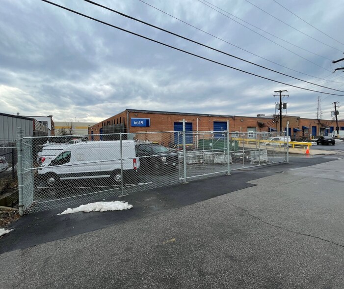 6619-6631 Iron Pl, Springfield, VA à louer - Photo de l’immeuble – Image 3 sur 21