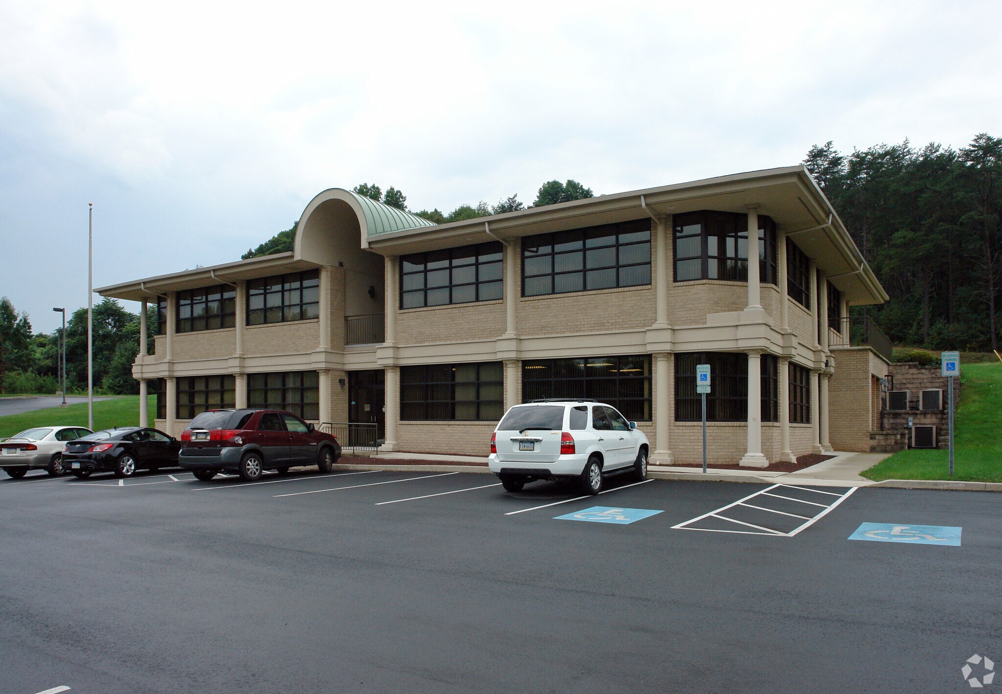 2433 Morgantown Rd, Reading, PA à louer Photo principale– Image 1 sur 29
