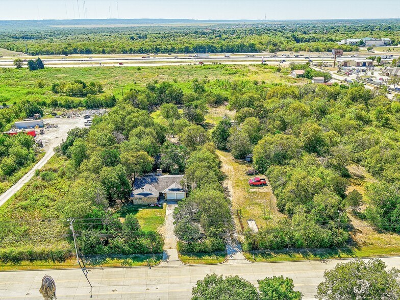 917 E Fishcreek Rd, Grand Prairie, TX à vendre - Photo principale – Image 1 sur 7
