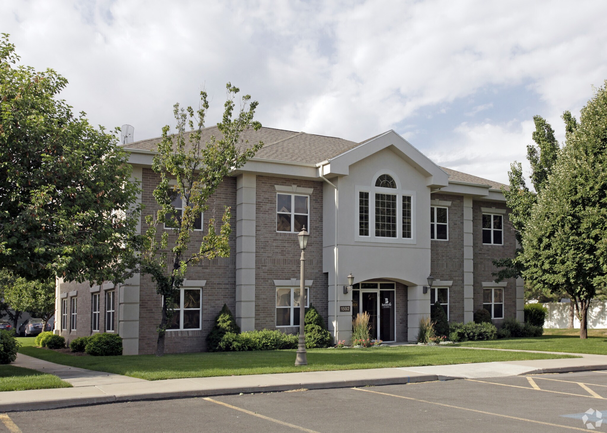 1584 S 500 W, Woods Cross, UT à louer Photo de l’immeuble– Image 1 sur 7