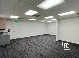 2100 SE Ocean Blvd, Stuart, FL à louer Photo intérieure– Image 2 sur 6