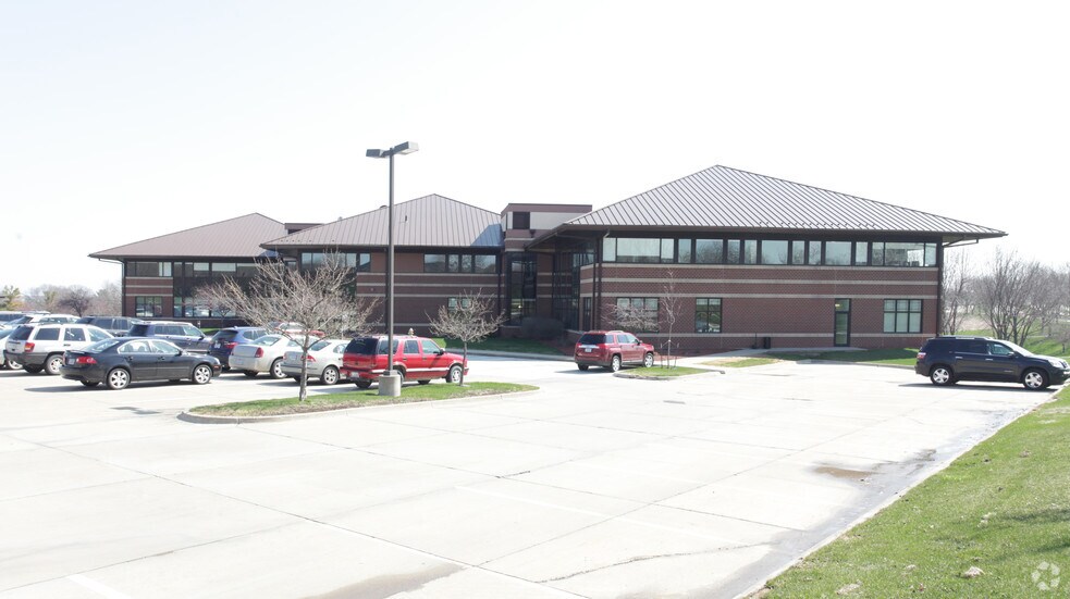 1601 West Lakes Pky, West Des Moines, IA à louer - Photo de l’immeuble – Image 2 sur 6