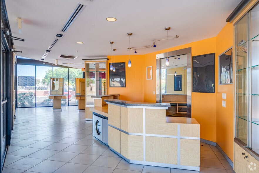 2727 W Glendale Ave, Phoenix, AZ à louer - Hall d’entrée – Image 3 sur 29