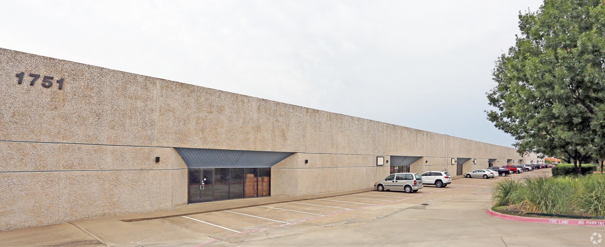 1751 Hurd Dr, Irving, TX à louer Photo principale– Image 1 sur 9