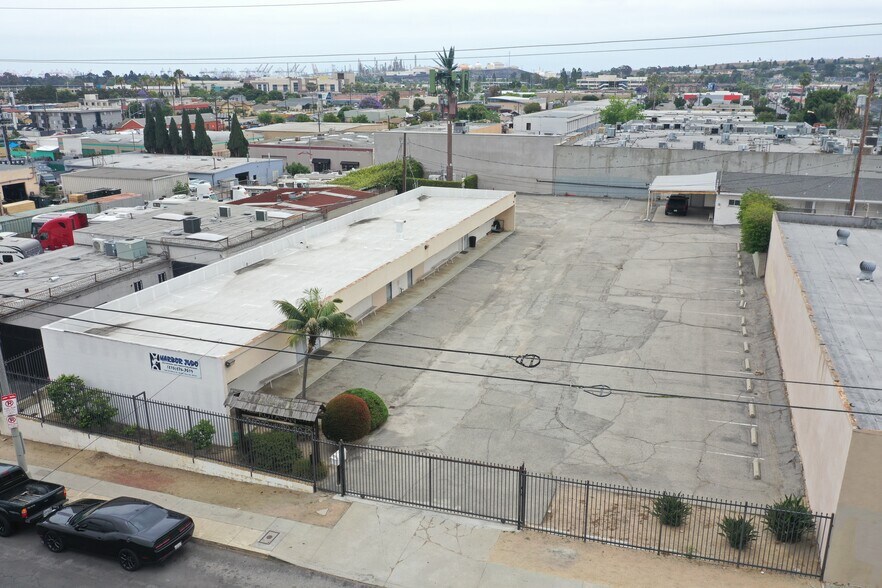 25316 Frampton Ave, Harbor City, CA à vendre - Photo de l’immeuble – Image 2 sur 8