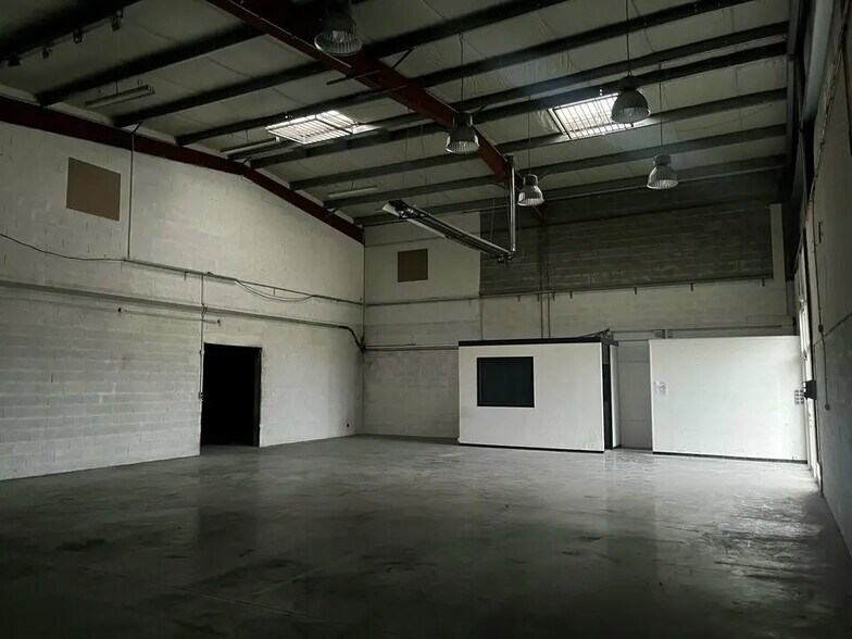 Local d’activités dans Voiron à louer - Photo intérieure – Image 1 sur 5