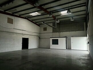 Plus de détails pour Local d'activités à louer