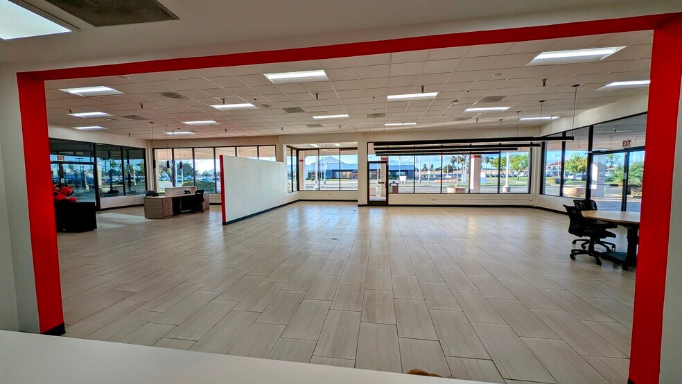 3190 Auto Center Cir, Stockton, CA à louer - Photo de l’immeuble – Image 2 sur 23