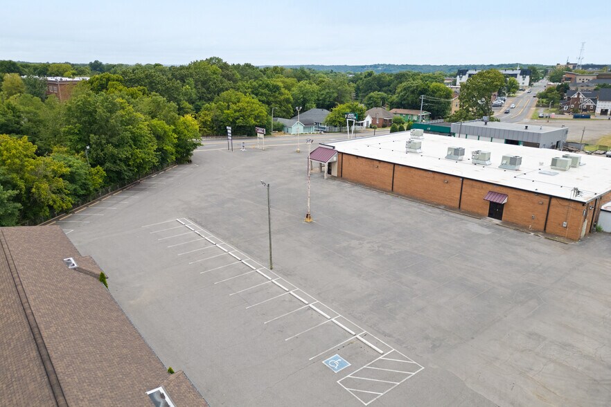 739 Madison St, Clarksville, TN à louer - Photo de l’immeuble – Image 2 sur 5