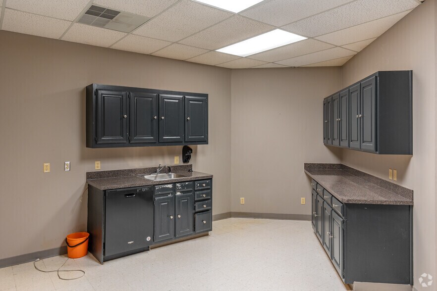 12200 N Stemmons Fwy, Farmers Branch, TX à louer - Photo intérieure – Image 2 sur 22